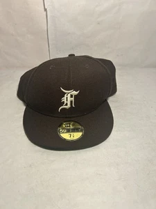 New Era x Fear of God Essential 59FIFTY Ajustado Marrón 7 7/8 NUEVO Gorra Sombrero NIEBLA - Imagen 1 de 5