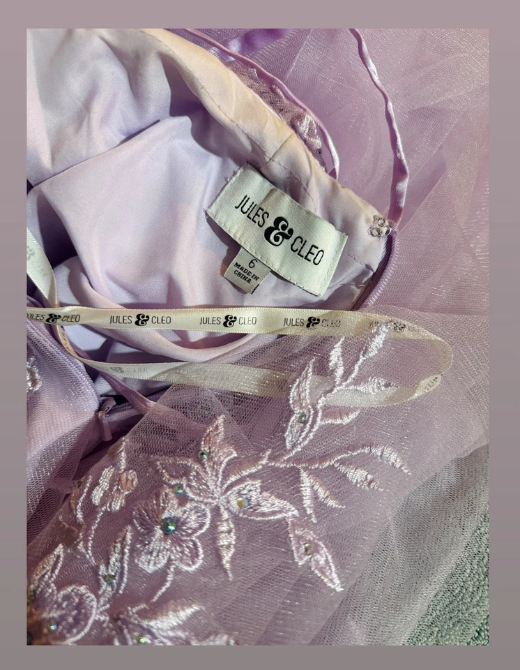 Preciosa tela de lentejuelas moradas. Vestido de boda, gala, graduación. Foto 1 de 4