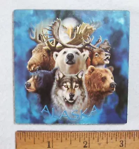 IMÁN DE ESCENA ARTÍSTICA DE COLLAGE DE VIDA SILVESTRE CON GOTA DE NOMBRE DE ALASKA - 3"" X 3"" LAMINADO EN MADERA - Imagen 1 de 7
