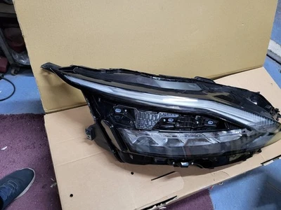 GENUINE NEW NISSAN QASHQAI J12 21 on L/H/D RIGHT HEADLIGHT 26010 6UN0C - Image 1 of 4