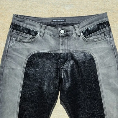 Jeans Versace Couture Gris y Negro Imitación Serpiente Cuero Panelado 32 x 33 Foto 1 de 4