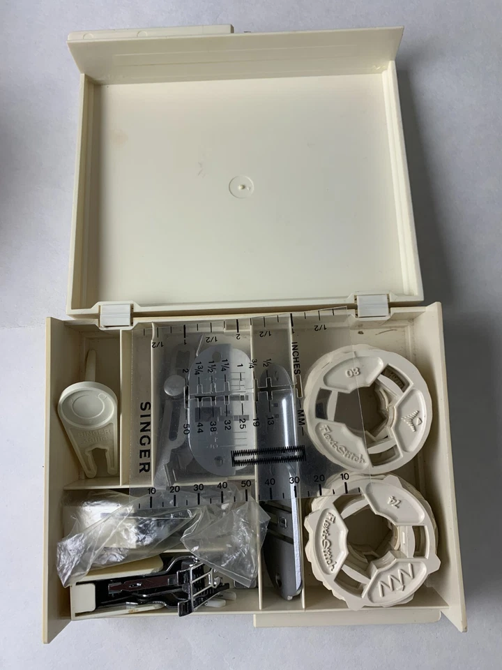 Antiga Máquina de Costura Singer Estojo de Ponto Flexível, Peças/Acessórios, Pés - Imagem 1 de 4