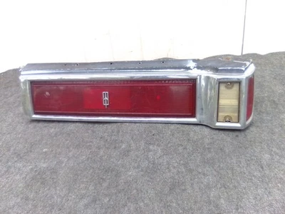 1977 OLDSMOBILE DELTA 88 ROYALE TAILLAMP LITE ASSEMBLY RIGHT OEM 77 - Image 1 of 4