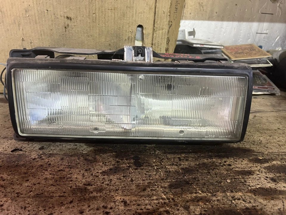 1987-1990 OLDSMOBILE 98/NOVENTA Y OCHO MONTAJE DE FAROS LADO DEL PASAJERO R/S OEM Foto 1 de 4