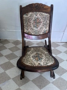 Vintage klappbarer Holz Schaukelstuhl viktorianisch Blumen Wandteppich Sammlerstück - Bild 1 von 4