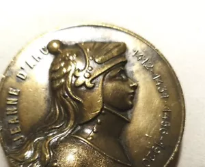 1920 50mm Joan Arc Art medaglia casco combattimento 1412 1431 1456 Digne city - Foto 1 di 3