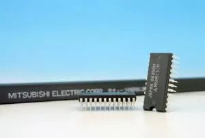 2 x M5M5117P Mitsubishi 200ns 16K 2Kx 8 bit CMOS memoria RAM statica 6116 6117 IC - Foto 1 di 1