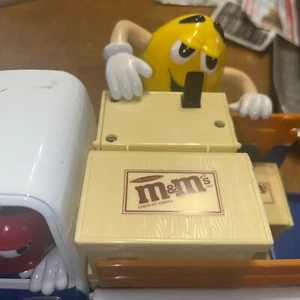 M&M's Sweet Blue Garage Vintage LKW Süßigkeitenspender seltene Montage falsch - Bild 1 von 3