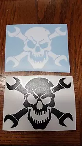 Calcomanía pegatina de vinilo herramienta de calavera y llave cruzada para camión ventana mecánica automático - Imagen 1 de 1