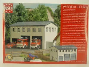Fahrzeughalle (Feuerwehr, THW, Bundeswehr)   Busch HO 1:87 Bausatz 1962   #E - Bild 1 von 2