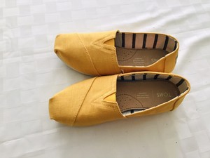 Las mejores ofertas en Zapatos planos para mujeres Tom's Amarillo | eBay