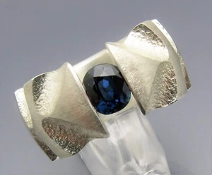 DISEÑO NEUMÁTICO - LLAMATIVO ANILLO TENSOR SAFIR - ÚNICO DE ORFEBRERÍA PROPIA - Imagen 1 de 6