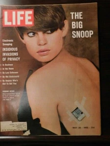 LIFE Magazine, May 20 1966 The Big Snoop L010 - Picture 1 of 3