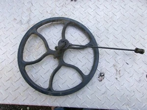 Singer Treadle Sewing Machine Cast Iron Flywheel Pulley & Pitman Arm & hardware - Picture 1 of 6