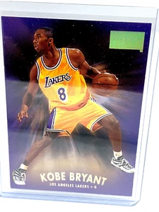 Tarjeta de baloncesto Kobe Bryant #23 Los Angeles Lakers 1996-97 NBA Hoops Skybox - Imagen 1 de 6