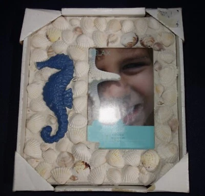 Marco de fotos Nantucket Seashell tiene capacidad para imagen de 4" x 6" - mide 8" x 9" nuevo en caja Foto 1 de 3