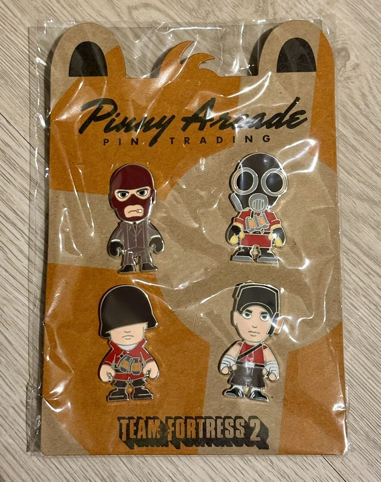 Pinny Arcade PAX 2015 Team Fortress 2 Pin Set TF2 Scout Pyro Soldier Spy Valve - Image 1 of 1