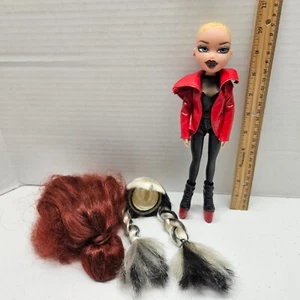 2012 Bratz STYLE STARZ CLOE Doll w/ Original Outfit Shoes + 2 Wigs - Picture 1 of 13