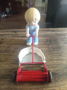 Enesco Country Cousins Figur Grasschnitt 1984 blonder Junge ohne Karton - Bild 1 von 6