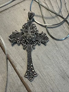 Kreuz Anhänger groß Markasit Herz Akzent 24" quadratisch Schlangenkette - Bild 1 von 8