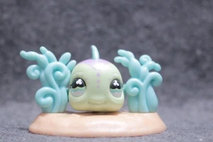 Authentic Littlest Pet Shop LPS Shiny Green Purple Guppy Fish #514 - Picture 1 of 3