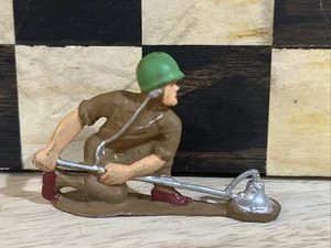 Barclay Soldier With Land mine Sweeper Cast Metal Lead Army Man Figure. L9 - Picture 1 of 6