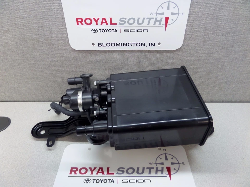 Bote de carbón de vapor Scion xB 08-15 genuino OEM OE Foto 1 de 4