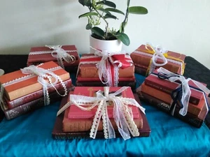 Tischdeko Hochzeit ROT Vintage Bücher Farbmotiv aufeinander abgestimmt - Bild 1 von 12
