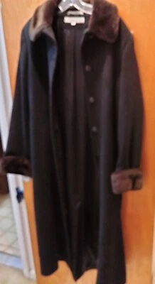 New 100% Merino Wool Women's Full Length Winter  Coat With Faux Fur Larry Levine - Image 1 of 4