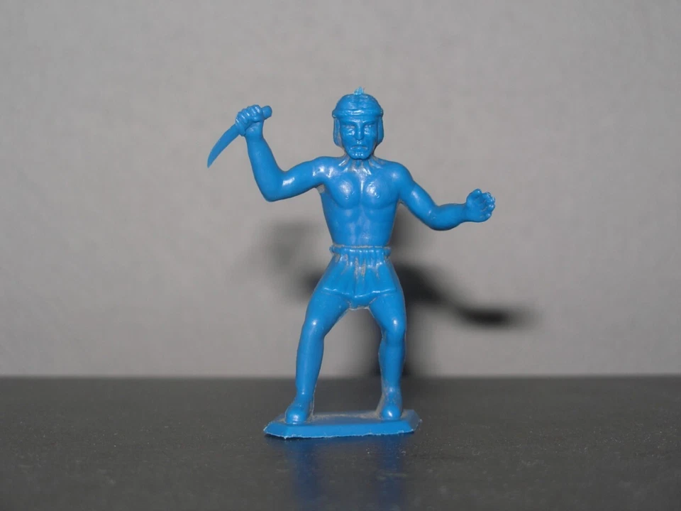 MPC Indian con Cuchillo en Plástico Azul 54mm Años 70 Foto 1 de 1