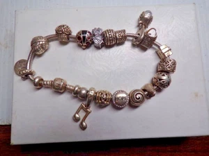 Lote Mixto de 20 Dijes Pandora, Brazalete y Otros Cham, IS # S 2281 - Imagen 1 de 14