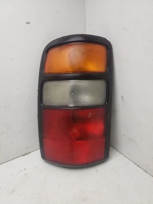 Luz trasera izquierda del conductor para 04-06 SUBURBAN 1500 429637 Foto 1 de 3