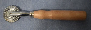 Vintage Pie Crimper Pastry Wheel Pizza Cutter w/ Wood Handle LOOKS UNUSED - Picture 1 of 1