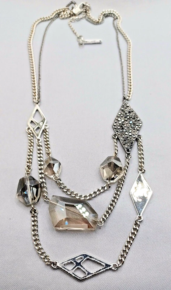 Collar Kenneth Cole Cristal Ahumado Tono Plata 3 Hilos Dijes Geométricos Foto 1 de 4