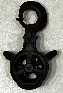 Antique Cast Iron Farm Hay Trolley Pulley Industrial Rustic Primitive Farmhouse - Picture 1 of 7