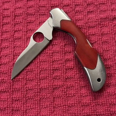 Escamas de hueso rojo liso Spyderco Kiwi C75prb en muy buena condición-10 “raras” Foto 1 de 4