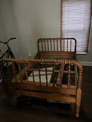 Antigua cama con carrete Jenny Lind - antigua tamaño completo, madera maciza de cerezo Foto 1 de 4