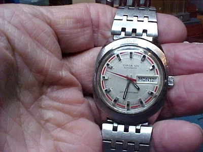 BONITO RELOJ VINTAGE LUCIEN PICCARD PARA HOMBRES CIRCA101 ESTUCHE PLATEADO Y CORREA FUNCIONA Foto 1 de 4