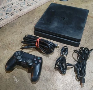Pacchetto console Sony PlayStation 4 PS4 Slim 500 GB testata - Foto 1 di 8