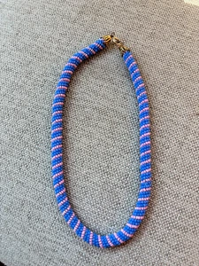 Bellissima collana girocollo vintage 15-1/2" con perline semi BLU e ROSA in corda - Foto 1 di 3