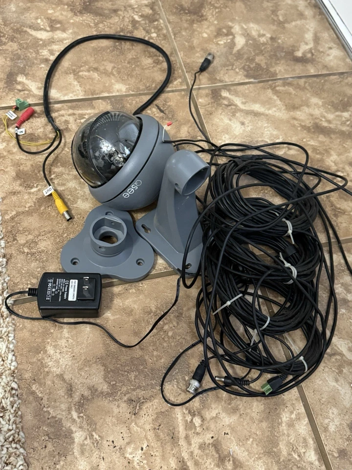 Cámara domo Q-See Pan Tilt PTZ de segunda mano con adaptador de corriente y cables de extensión Foto 1 de 1
