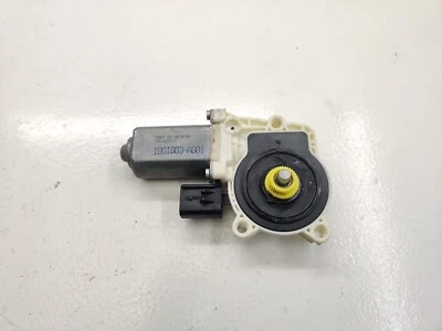 2010 JEEP CHEROKEE KK RIGHT FRONT WINDOW MOTOR 1001803-A001 - Image 1 of 4