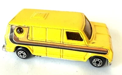 Dodge Van #P320 Amarillo Universal De Colección - Diecast Escala 1/64 Retro Super Van Foto 1 de 4