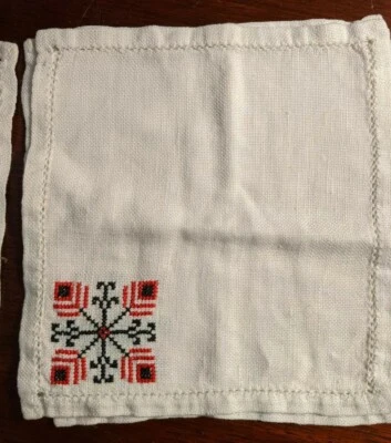COTTON  Dinner Napkins Set of 4 White with EMBROIDERED Red Blk Snowflake - Image 1 of 3