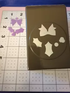 Etiqueta perforadora retirada con estampilla usada arco de Navidad acebo constructor cinta daño a la hoja - Imagen 1 de 6