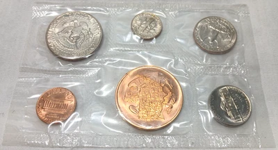 1977 Philadelphia US Souvenir Mint Set 5 Uncirculated Coins Authentic 9055 - Image 1 of 2