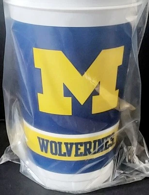 Michigan Wolverines 20oz Plastic Cups 8-Pack Tableware Party Supplies Sports - Image 1 of 4