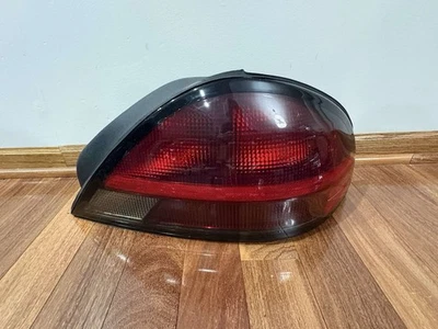 Оригинальный правосторонний задний фонарь для Pontiac Grand AM 1999-2005 годов выпуска N9635 DW - Изображение 1 из 4