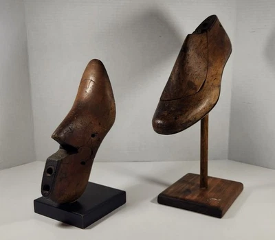LOT OF 2 PRIMITIVE ANTIQUE WOODEN SHOE MAKERS & METAL HEALS DISPLAYS - Image 1 of 4