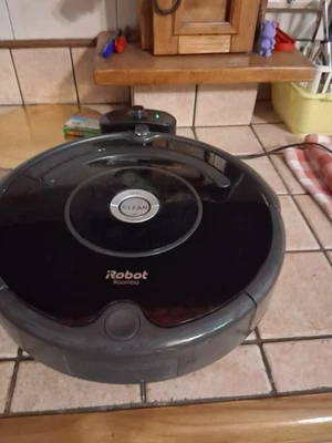iRobot Roomba 671 Robot Aspirapolvere WiFi Compatibile Alexa (R671040) - Immagine 1 di 3